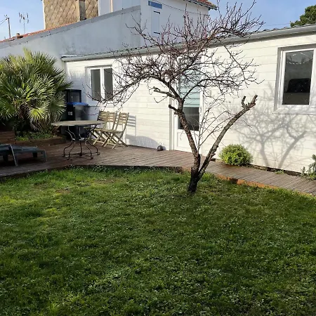 Holiday home Petite Maison Cosy-9mn A Pied Gare, 5 Mn !